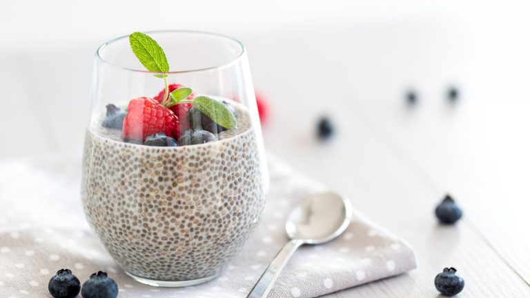 best-snacks-for-balanced-hormones-chia-pudding-berries